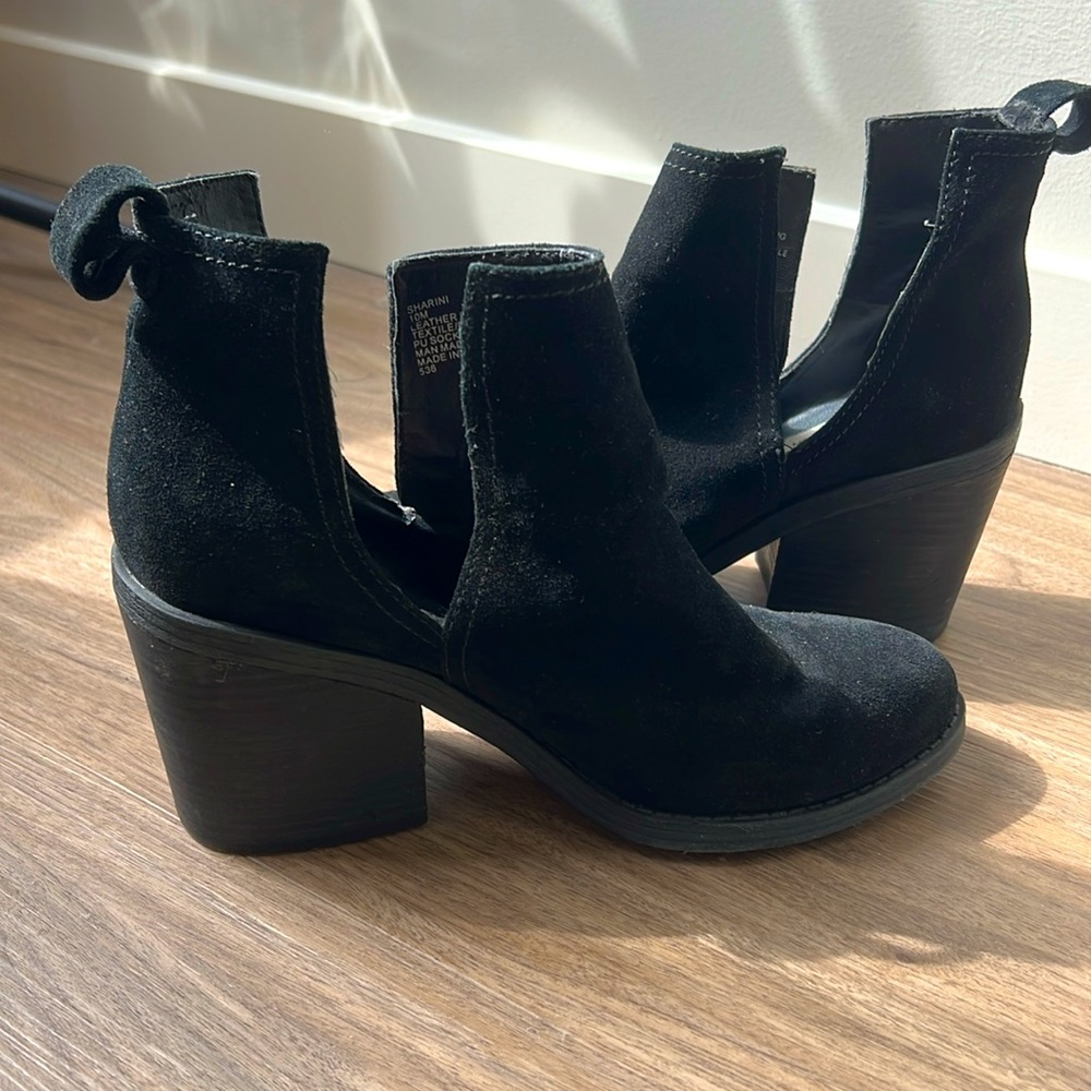 Sharini Bootie V-Cut Suede Leather